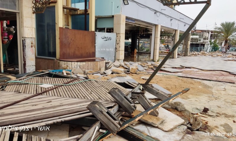 נזקי מזג האוויר: הרס וחורבן בטיילת בטבריה. צפו בתיעוד