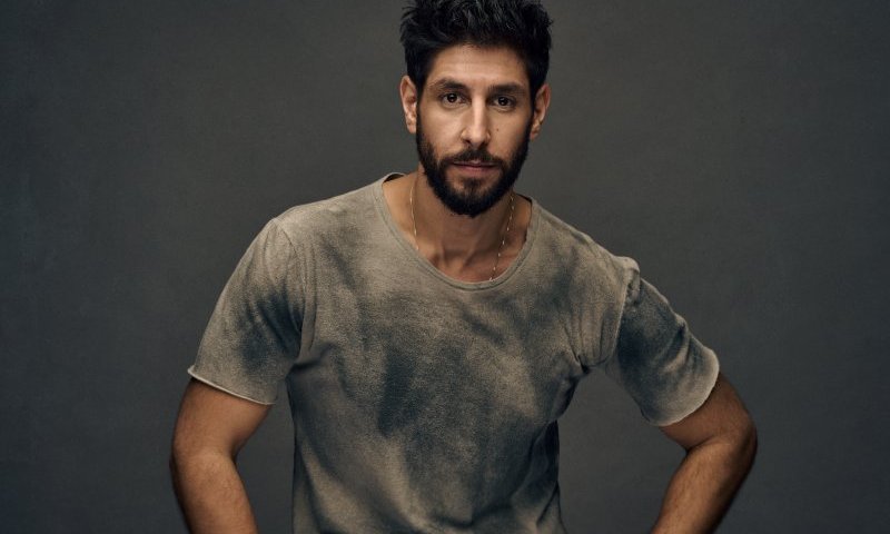 עידן עמדי בשיר קיץ מסחרר: ערב ערב