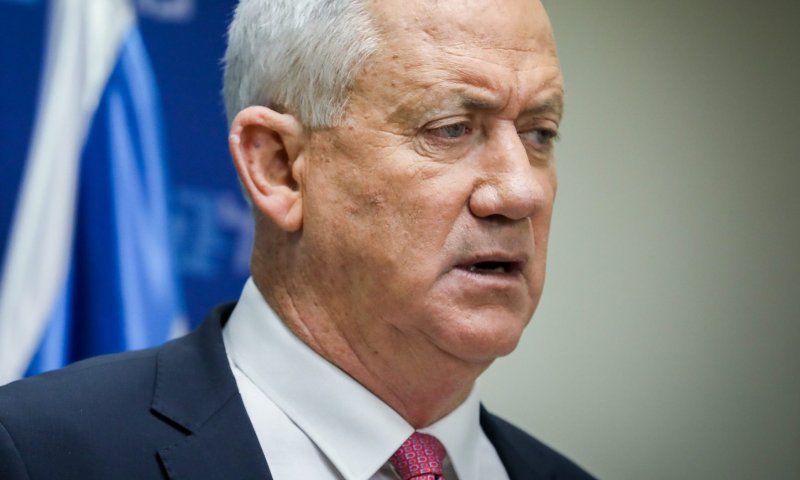 גנץ מגיב לסערה: "נפעל לנסות לשמר את הממשלה"