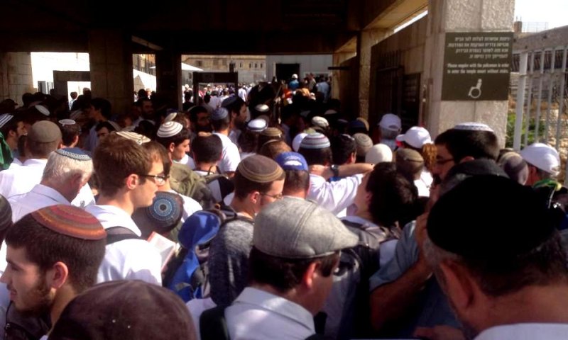 לעיני המוסלמים: שירה יהודית אדירה בהר הבית