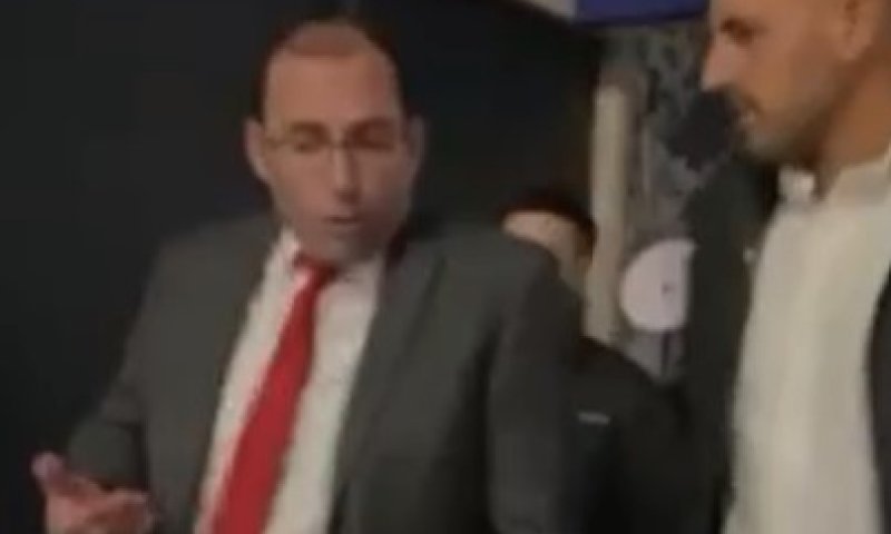 צפו: רוטמן חטף מגפון ממפגינה שתקפה אותו