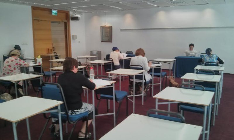 לראשונה בהיסטוריה: נשים בבחינות ההסמכה למשגיחות כשרות