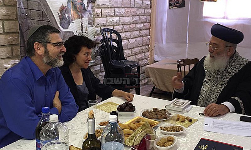 למה הרב עמאר נפגש עם רב קונסרבטיבי?