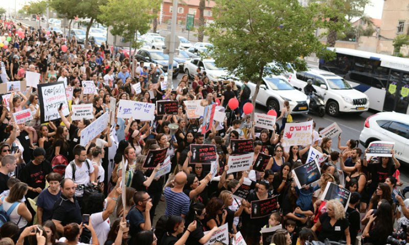 אלפי מפגינים נגד התעללות בתינוקות: "דורשים מהפכה"