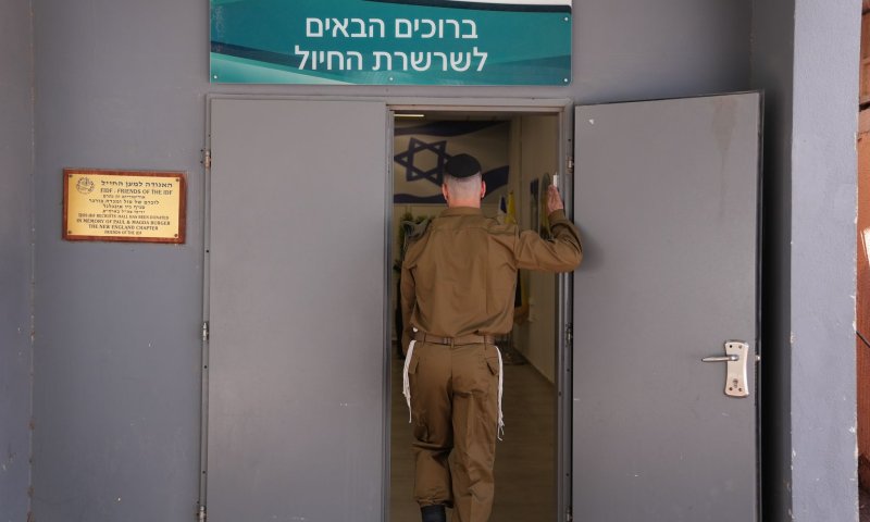 גנץ להנהגה החרדית: "הגיע הזמן לפתוח עיניים"