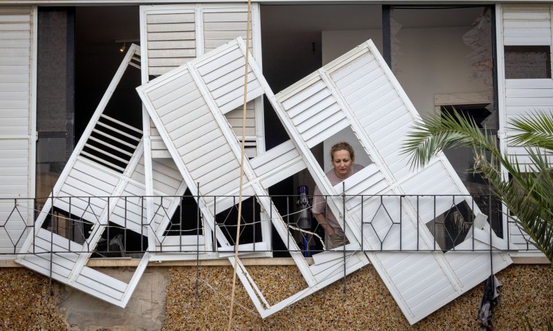 תמונת היום: אזור נפילת הטיל האיראני ברחובות