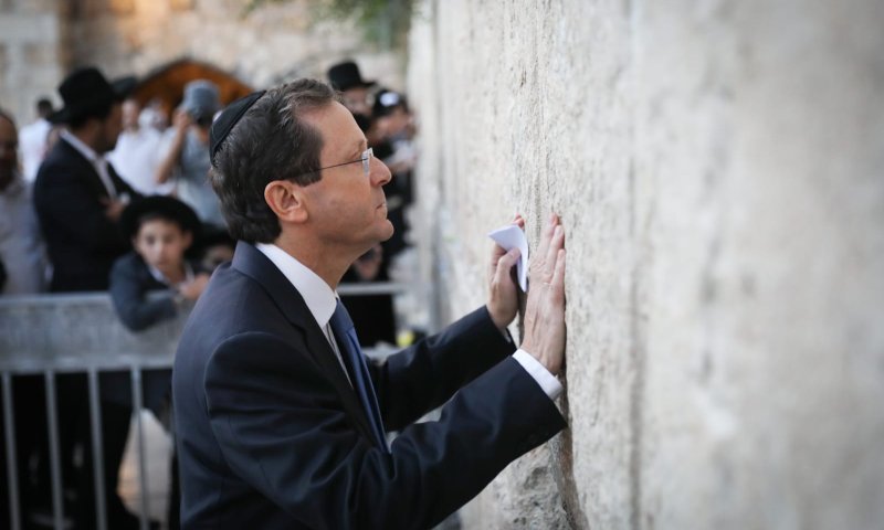 הרצוג לעצרת הגדולה: 'מצדיע לעומדים נגד שנאה'