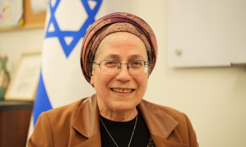 השרה סטרוק בראיון חשוף לסרוגים