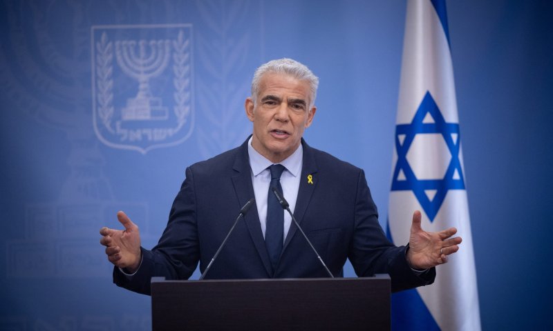 לפיד לנתניהו: בוא נשב ונסגור תאריך לבחירות