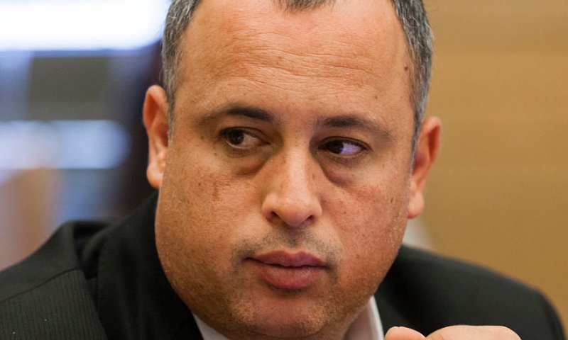 צפו בחיליק בר תוקף את בנט: "אח שלי, צא מהסרט שלך"