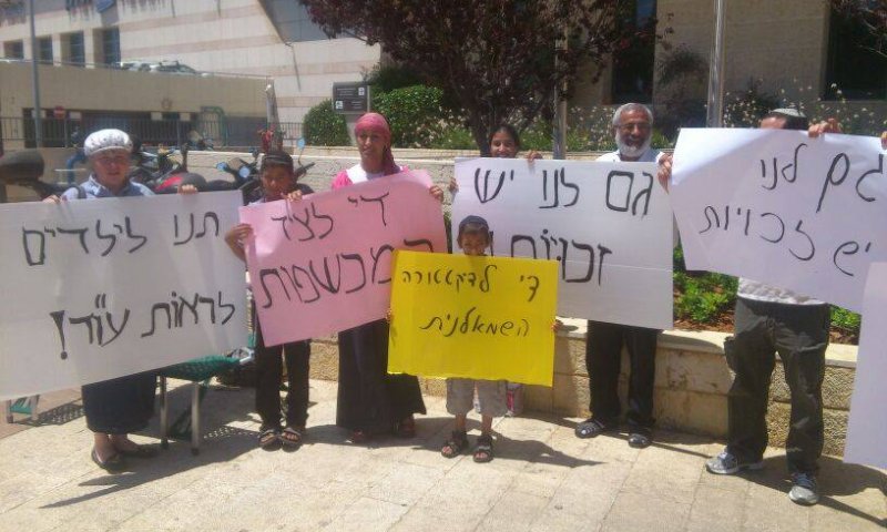 הפגנה סוערת בפתח תקווה, בלשים עצרו צעיר