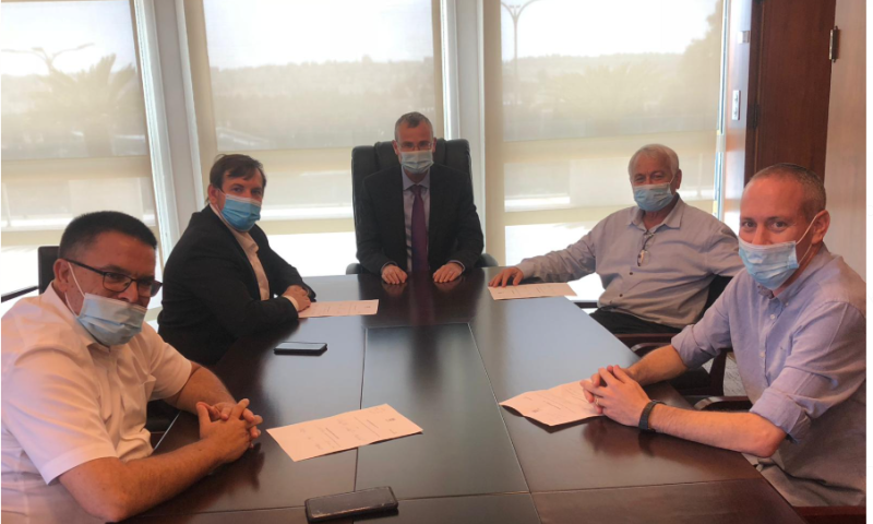 השרים מתפטרים אחד אחרי השני, הח"כים יושבעו בשני