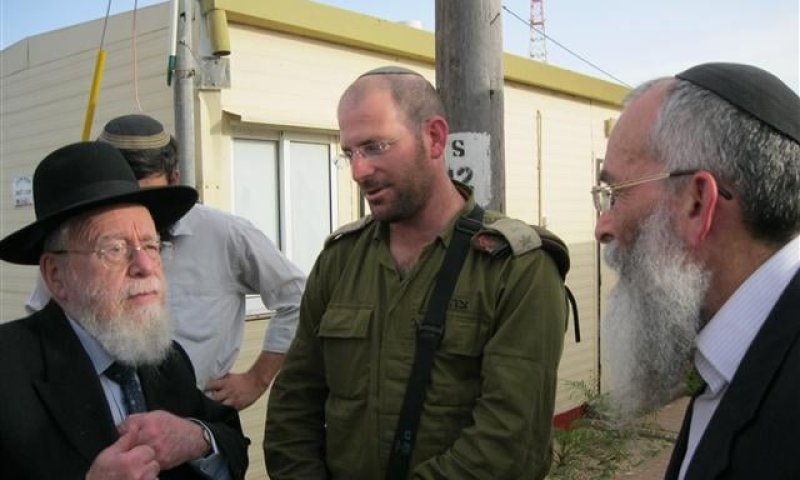 הרב ליאור והרב שטרנברג בסיור ביטחוני ביישובי עוטף עזה