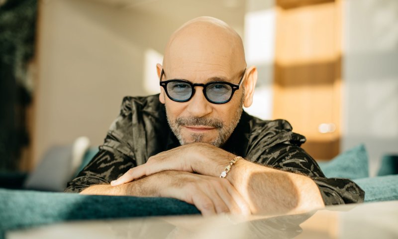 "חכי עם הדמעות": רמי קלינשטיין בסינגל חדש