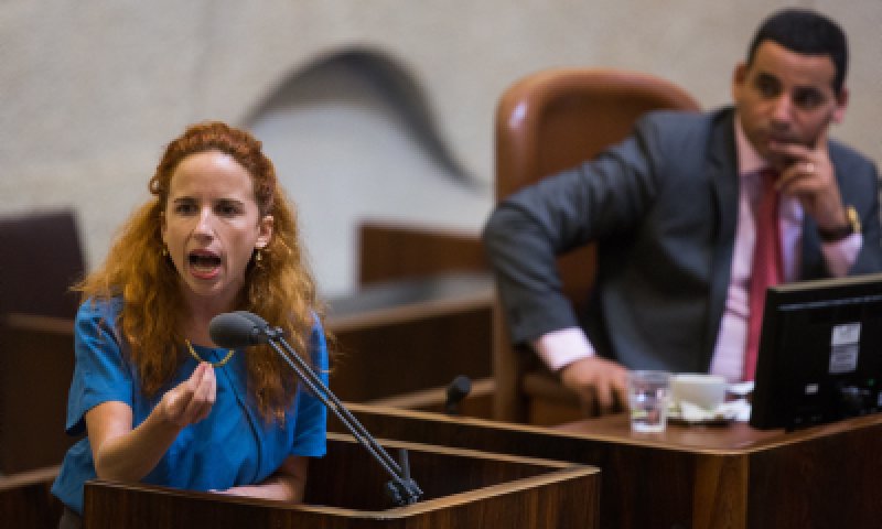 מביך; בנט יושב 'שבעה'; שפיר: "לאן בנט נעלם"?