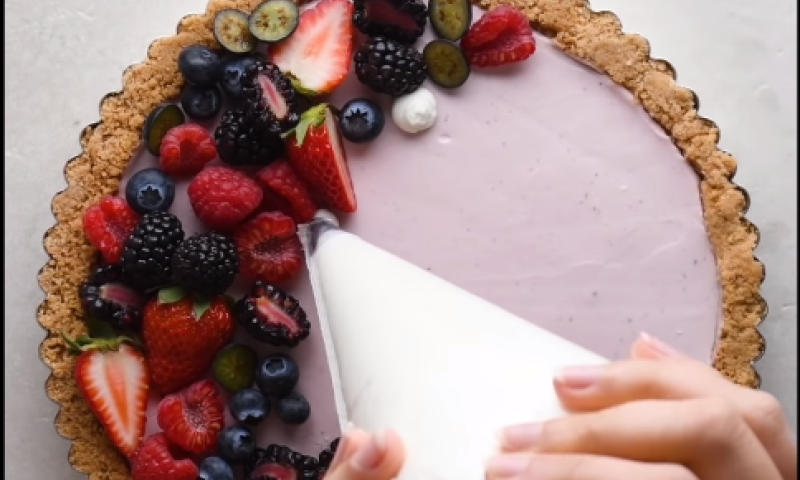 מרהיב: כך תשדרגו בקלות את עוגת החג. צפו