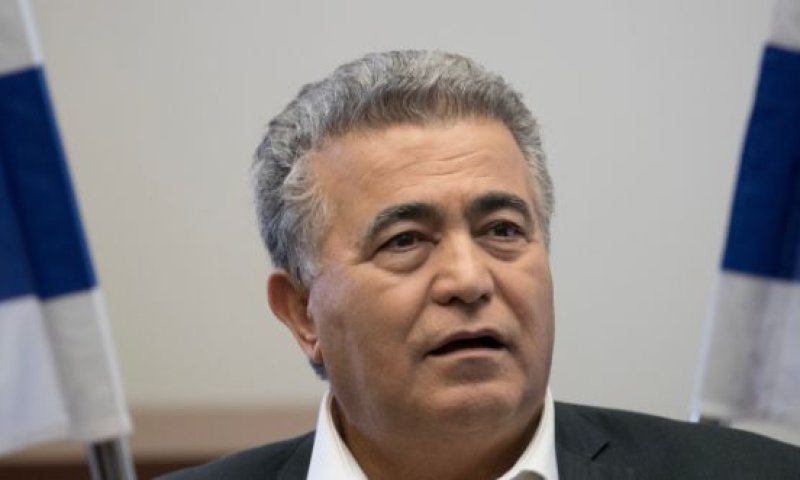 עמיר פרץ: להפסיק את הירי בנגמ"ש בגוש השמאל