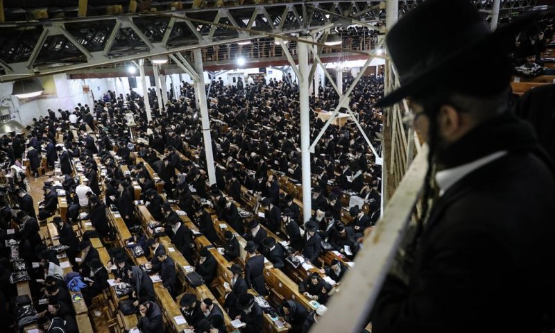 מוצאי ראש השנה באומן: צפו בריקודים של צאת החג