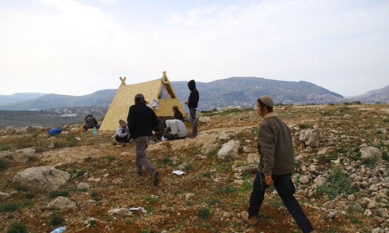 מזעזע: חיילים ירו באוויר לעבר תושבי מאחז בשומרון