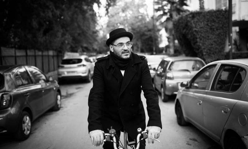 "פדני": סולן להקת המדרגות שר לזכר אביו&bull;צפו