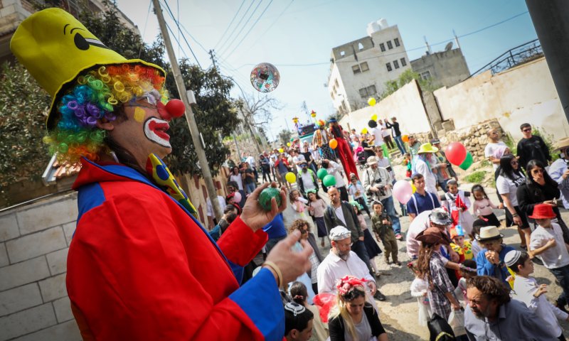 הרחובות והח"כים לבשו חג&bull; חגיגות פורים ברחבי הארץ