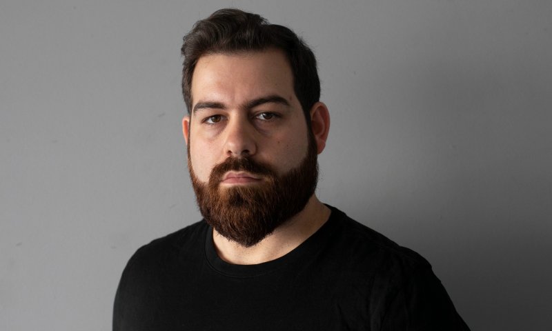 הכתב הסרוג עוזב את 'הארץ' לטובת 'ישראל היום'