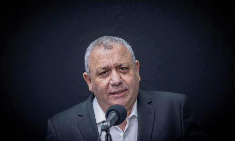 גנץ ננטש: חברת כנסת נוספת שוקלת לחבור לאייזנקוט