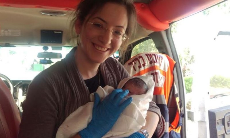 לידה צבאית: חיילים סייעו ליילד אישה בשומרון