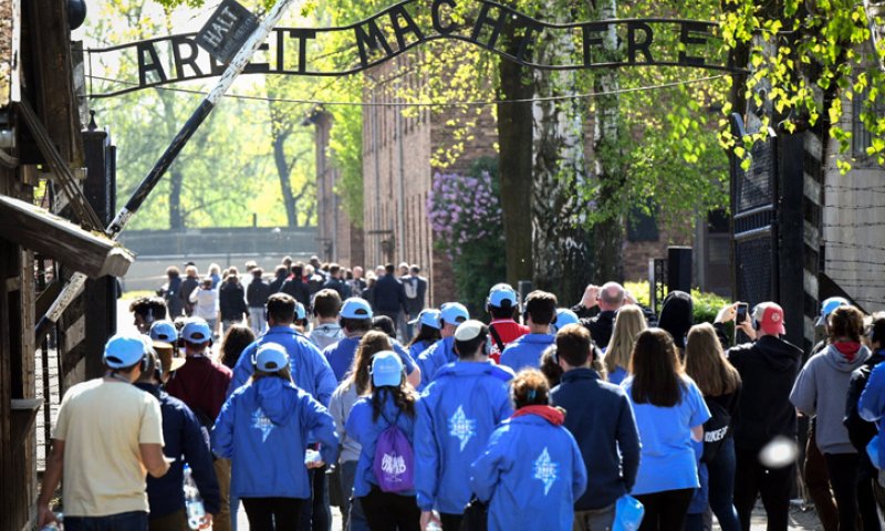 שידור ישיר: אלפי משתתפים במצעד החיים בפולין