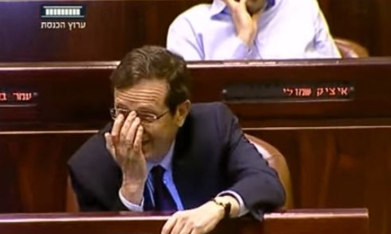 צפו: "בוז'י, בפורים תוכל להתחפש לראש ממשלה"