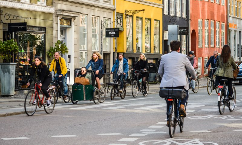שבוע האופנה בקופנהגן מציג אופנה משמיכות פוך