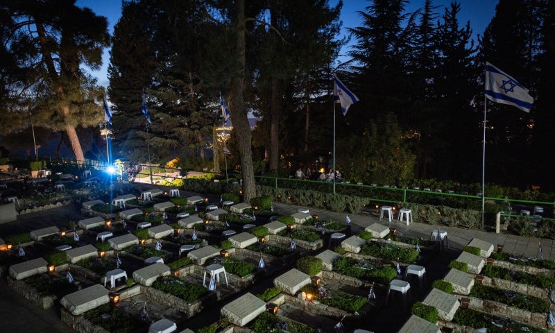 להיוותר בדממה: אולי נכבד את הקדושים בכך שניוותר בשתיקה