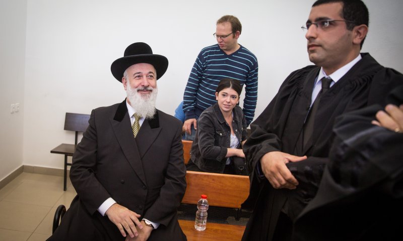 נפתח משפטו של הרב מצגר: 'מדובר במגה תיק'