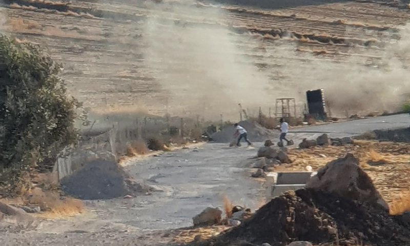 לאור יום: ערבים התפרעו מול הפגנת הנשים בבנימין