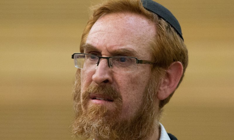 "לא תפקידכם לדחוף את האף ולפקח על הטבילה!"