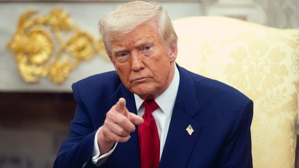 טראמפ מאיים: 