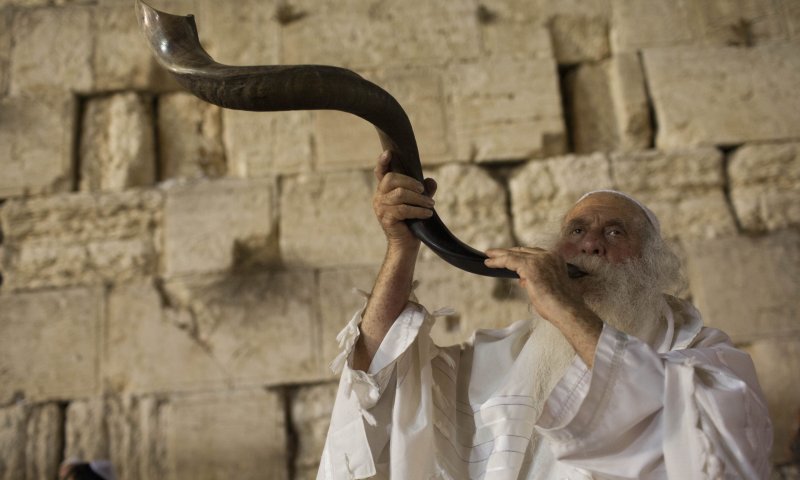 מתי נכנס הצום? מתי יוצא הצום? הלכות יום כיפור תשפ"ג