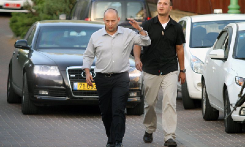 צפו: בנט מעביר שיעור במכינה בעלי