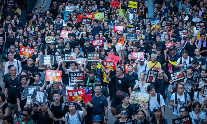 מחאת ענק: 1.7 מיליון איש מפגינים בהונג קונג &bull; צפו