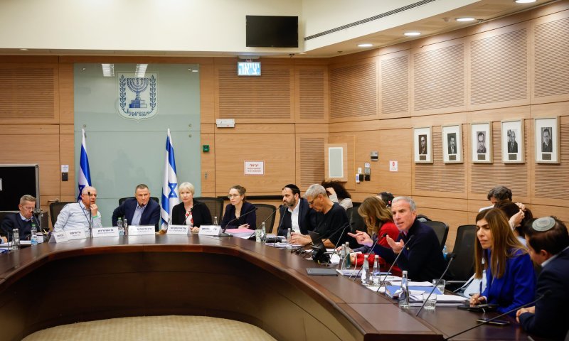 אב החטוף: "אני תומך באמברגו נשק על ישראל"