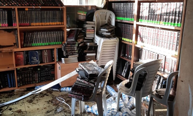 בית כנסת בירושלים עלה באש: 'ארון הקודש לא נפגע'