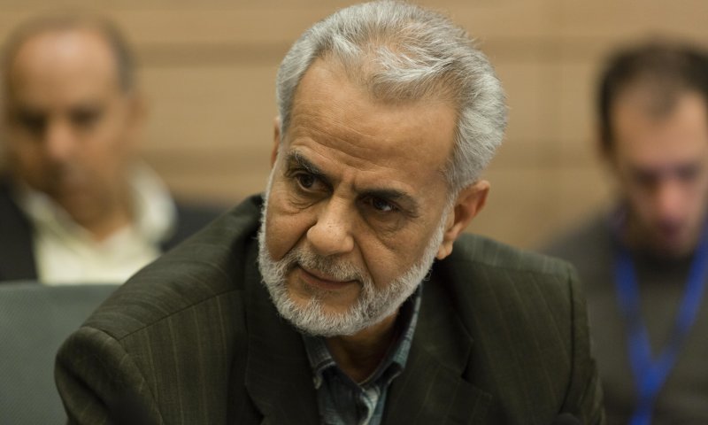 צפו: צרצור כינה את צה"ל רוצחים וסולק מהדוכן