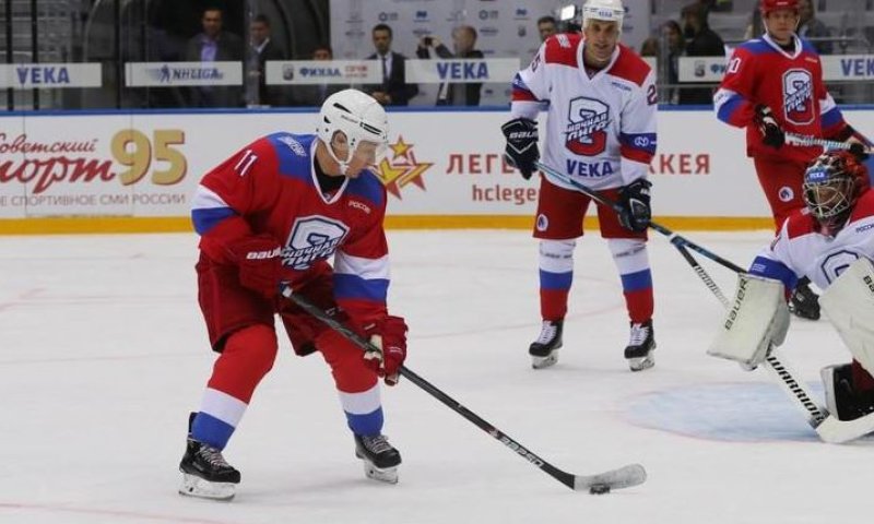 אופס: פוטין כיכב במשחק ראווה- והתרסק על הקרח