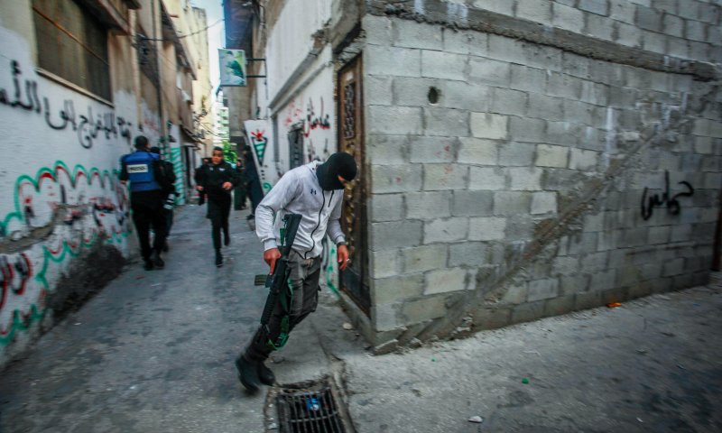 מתוך עזה: מעל 100 מחבלים נלקחו לחקירה