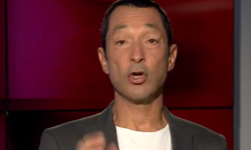 צפו: למה מראיינים צריכים אוזנייה?