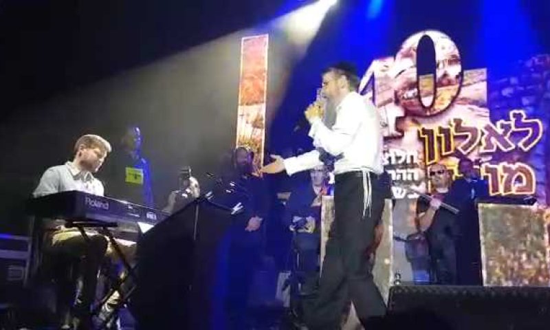 צפו: בצלאל סמוטריץ מנגן 'תניא' לאברהם פריד