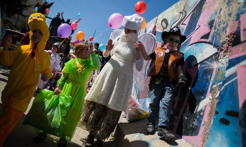 צפו: חגיגות פורים והעדליאדע בעיר חברון