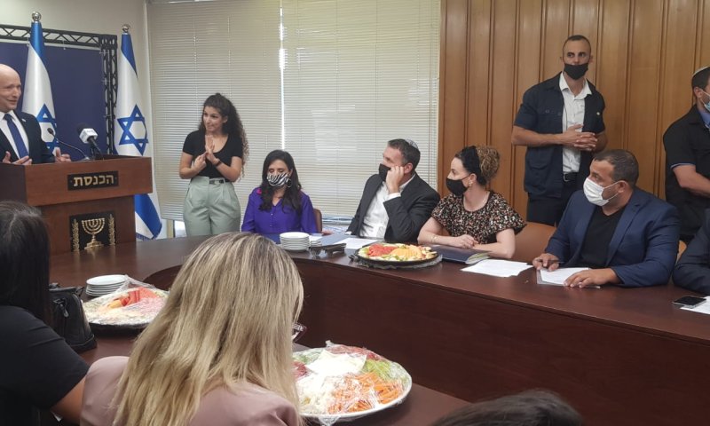 סקר סרוגים: מצביעי ימינה לא מוצאים בית פוליטי חדש