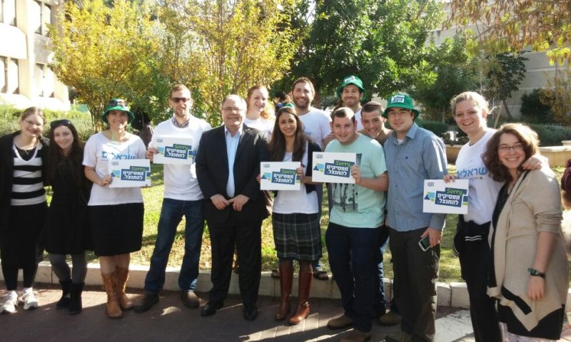 "המפקד צבוע בלבן. זאת מפלגה של עשירים"