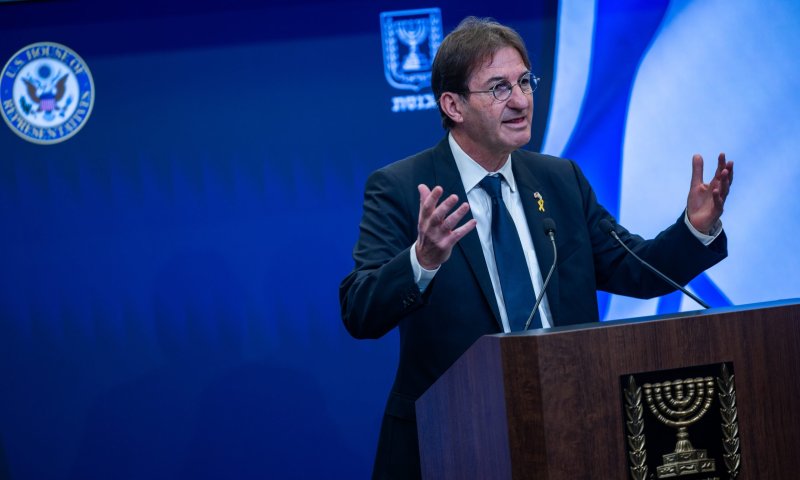 החרדים לוחצים &ndash; וביסמוט תקוע בין הפטיש לסדן